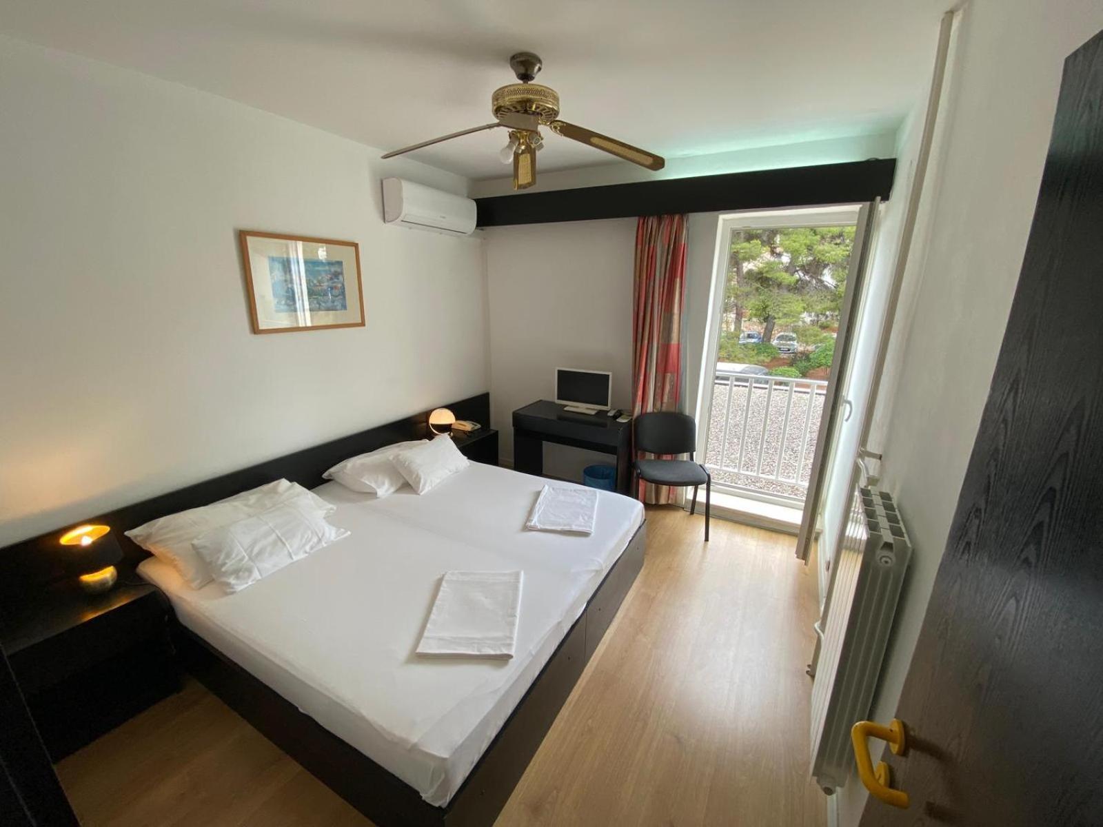 Hotel Hvar イェルサ エクステリア 写真